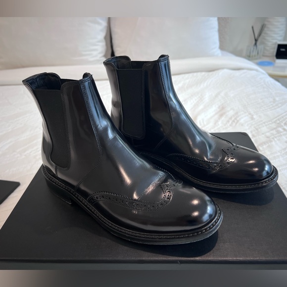 Saint Laurent Chelsea Boots - Picture 5 of 8